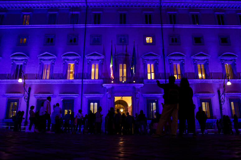 Palazzo Chigi si illumina di blu per il World Wish Day